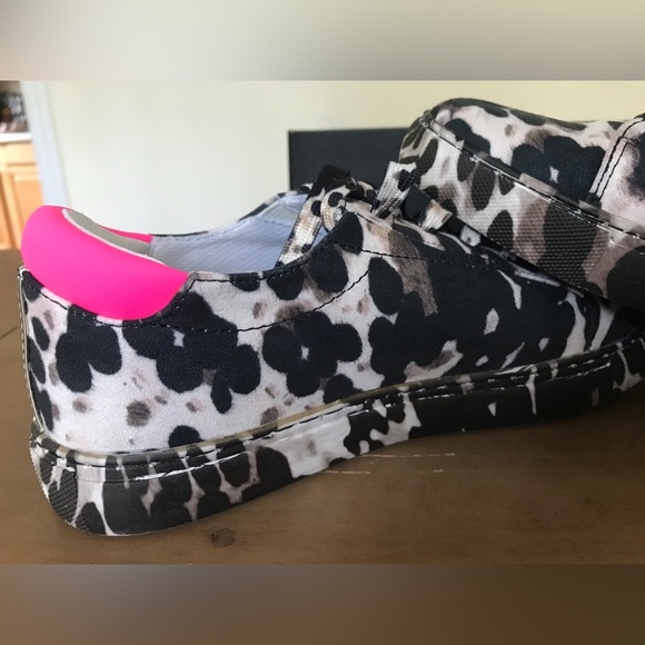 Kenneth Cole New York Kam Eo Animal Print Sneaker - size 7 - Picture 9 of 13
